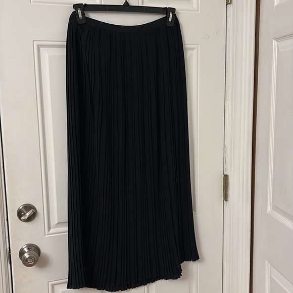 J. Jill pull on pleated skirt size small black - Picture 4 of 4